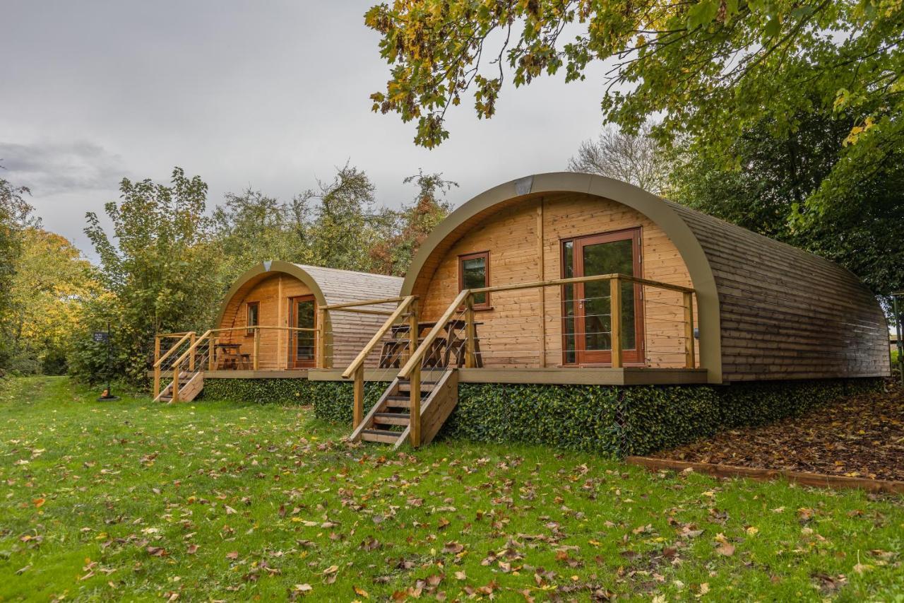 Cosy And Eco-Friendly Cabins Next To 16Th Century Pub นิวมาร์เก็ต ภายนอก รูปภาพ