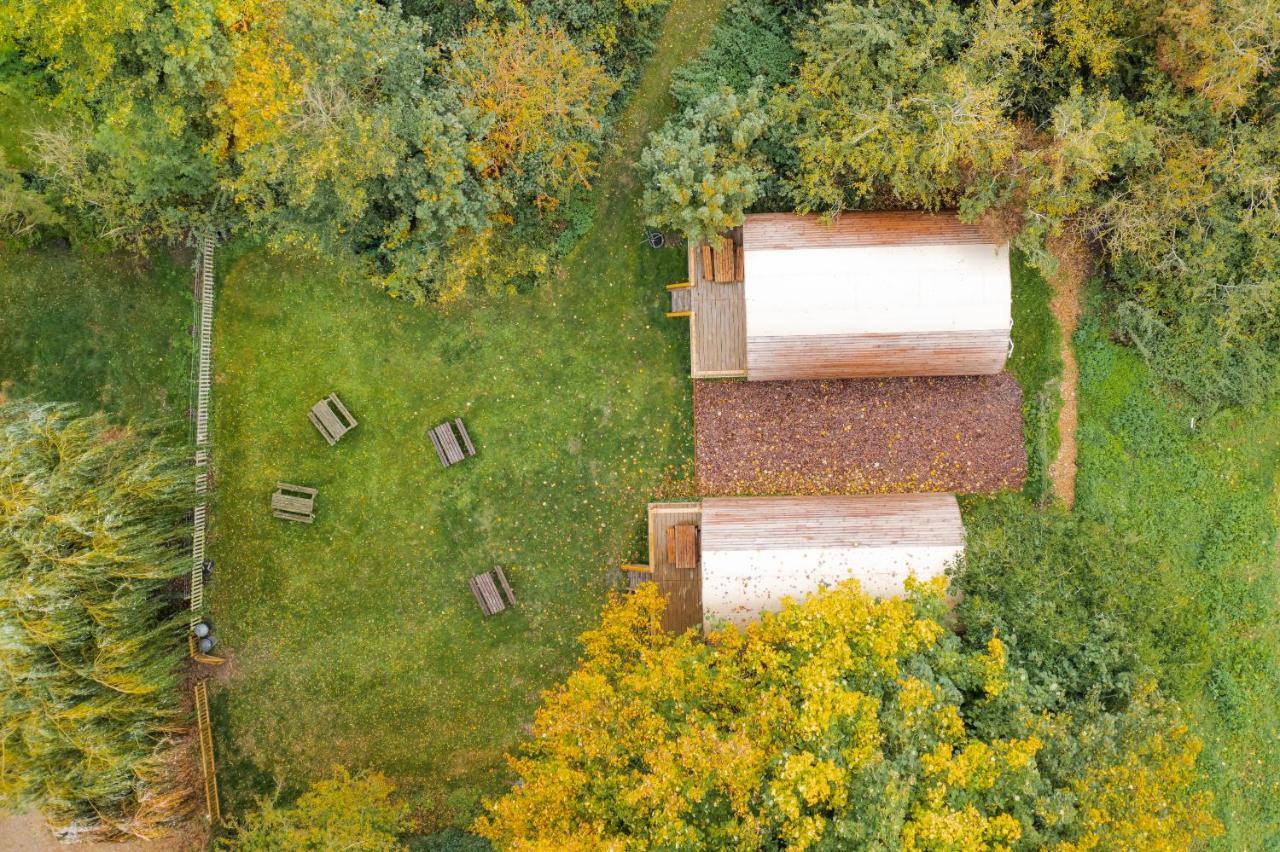 Cosy And Eco-Friendly Cabins Next To 16Th Century Pub นิวมาร์เก็ต ภายนอก รูปภาพ